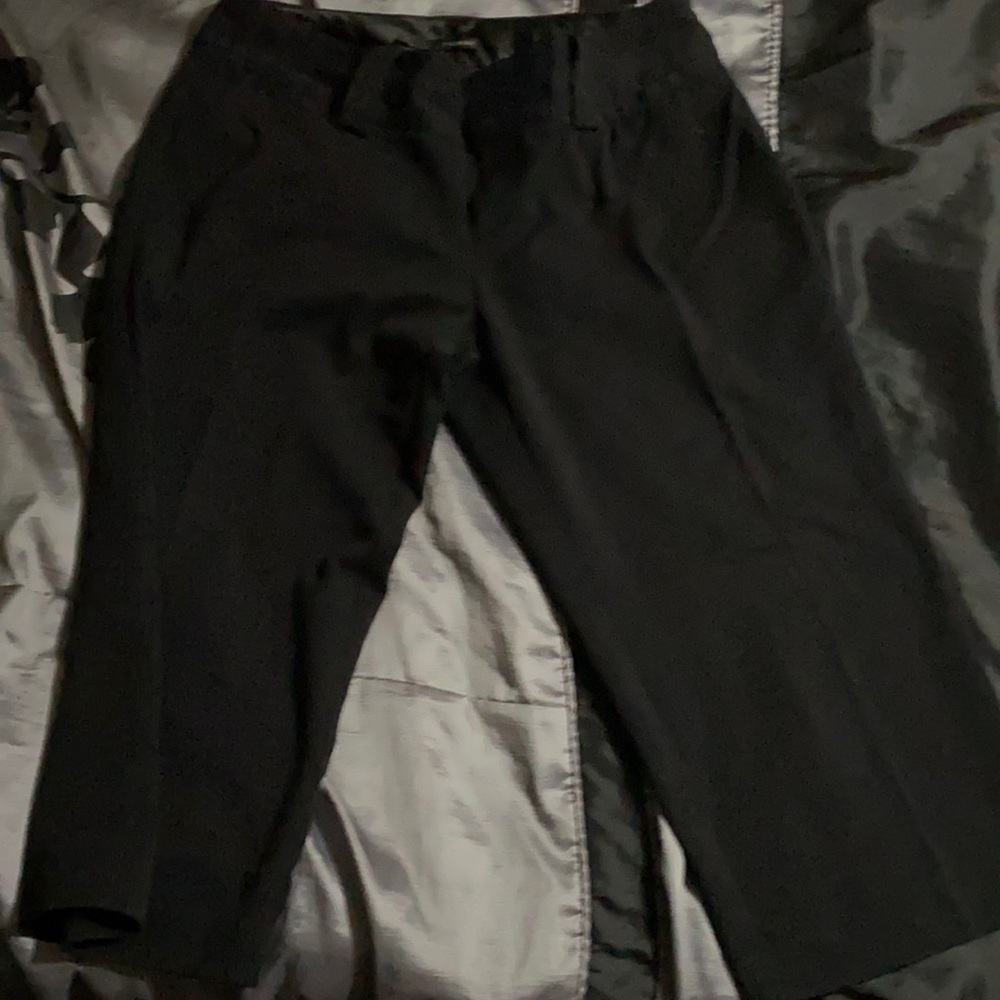 Black capris